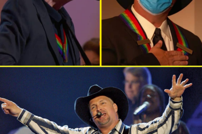 Garth Brooks Couldn’t Hold Back The Tears As His Childhood Hero, James Taylor, Serenaded Him With “The River” At The Kennedy Center Honors. The Room Fell Silent As Taylor’s Voice Filled The Air, Each Word Cutting Through Garth’s Emotions Like A Blade. Tears Welled Up And Soon Streamed Down His Face—a Profound And Unforgettable Moment As Garth Was Honored With His Own Song By The Very Artist Who Inspired It.